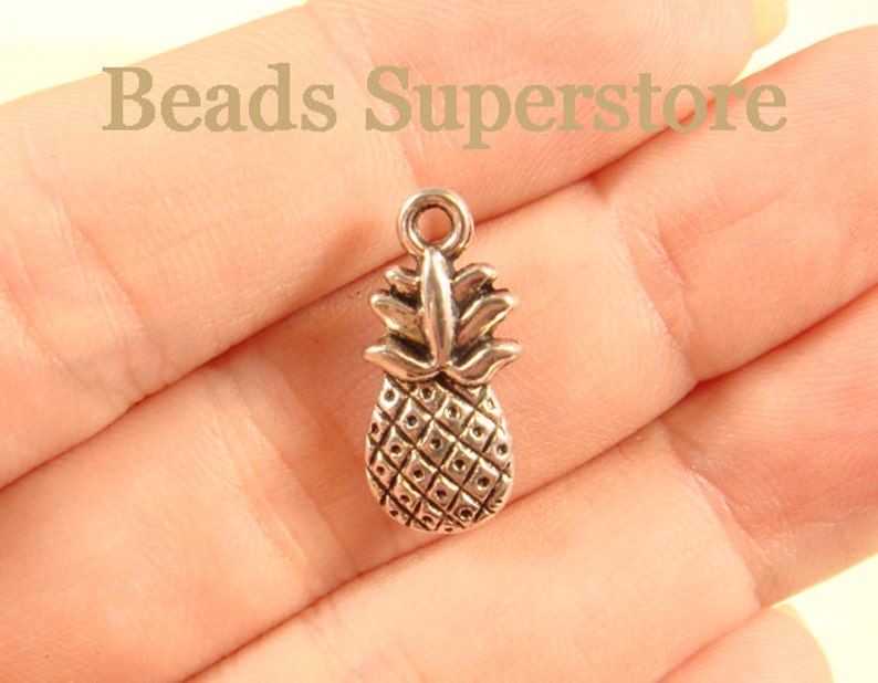 VINTAGE SILVER OPENING PINEAPPLE CHARM VINTAGE SILVER OPENING PINEAPPLE CHARM