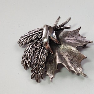 Vintage 50s Signed Tortolani Silvertone Leaf Brooch