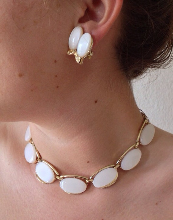 Boucles D'oreilles Clips Vintage En Lucite – Rose Et Blanche, Années 60-70