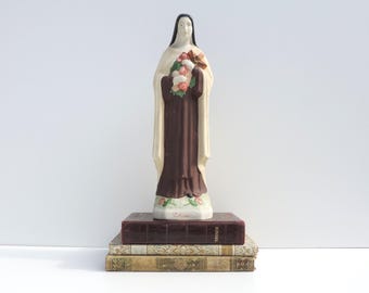 ヴィンテージのフランスの多色磁器の宗教像、リジューの聖テレーズ