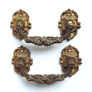 Antike französische Schubladengriffe aus vergoldeter Bronze, 2er-Set, Paar oder antike französische Schubladenknäufe, antike Schubladengriffe