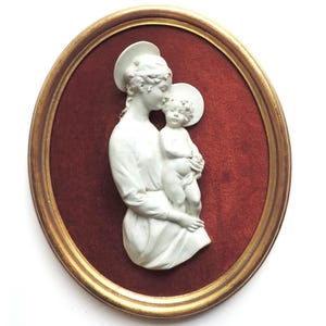 Vintage Madonna und Kind religiöse Wandtafel signiert Benacchio, Bisque Porzellan Jungfrau Maria und Jesuskind Plakette