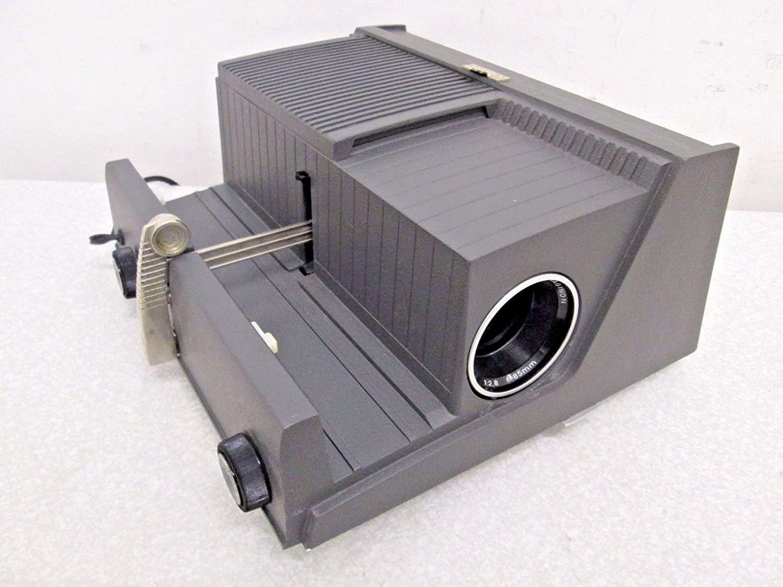 Sawyers 500 Series variation 35MM Slide Projector With Magazine