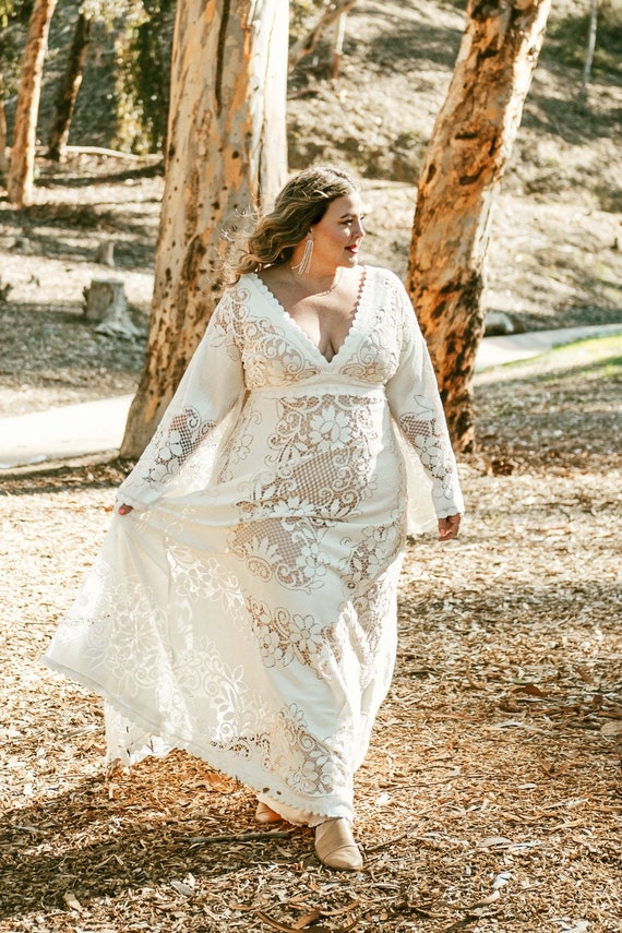 Plus size vintage lace wedding dresses deals