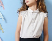 Sleeveless blouse with religious folds on the shoulders for a minimalist and structured look 8/9Y