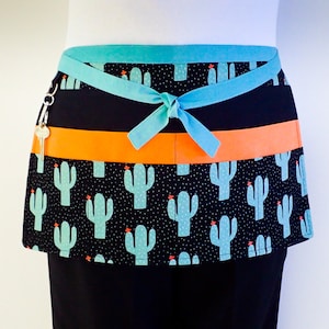 Teachers Apron Cacti, preschool daycare market stall vendor utility half apron, teacher appreciation & back to school gift apron, 6 pockets