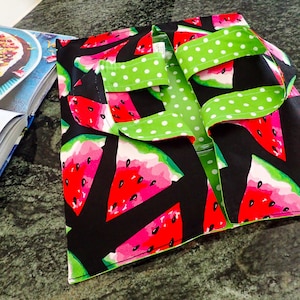 Pie Bag and Casserole Carrier Watermelon print, stylish reusable & reversible Hot/Cold Tote for Quiche Cake Pizza, hot plate and dish caddy