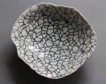 Paper porcelain bowl with texture