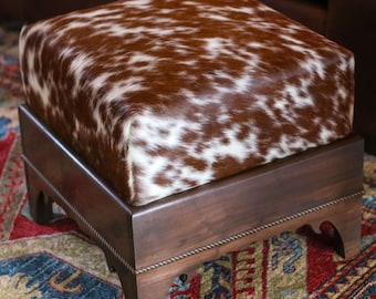Otomana de piel de vaca hecha a mano, taburete de madera de nogal, decoración rústica para el hogar