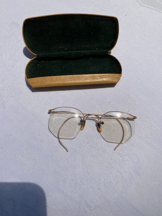 Vintage Gold Wire Eye Glasses - image 1