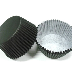 Solid Black Cupcake Liners (25pcs, Standard Size) Grease Resistant Cake Liners for Baking, Caking and Crafting by Bakell