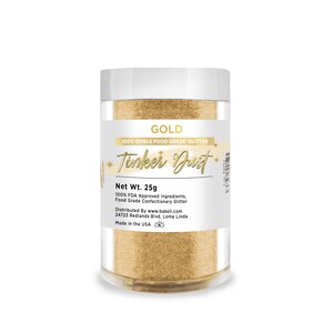 Może przedstawiać: Przezroczysty plastikowy słoik wypełniony złotym, jadalnym brokatem. Etykieta głosi "GOLD" i "Tinker Dust". Słoik zawiera 25g brokatu i jest wykonany w 100% ze składnik&oacute;w zatwierdzonych przez FDA. Jest to brokat spożywczy.