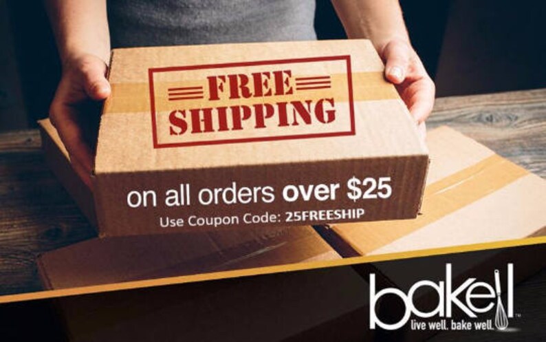 以下が含まれることがあります： 「25ドル以上の注文で送料無料」と「クーポンコード：25FREESHIPを使用」と書かれた茶色の段ボール箱。