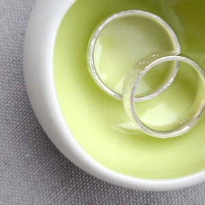 Wedding ring bowl RINGOTEL yellow-green, customizable image 4