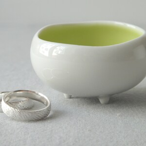 Wedding ring bowl RINGOTEL yellow-green, customizable image 3