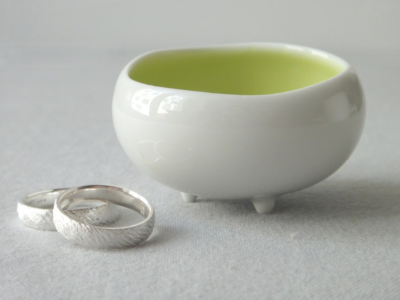 Wedding ring bowl RINGOTEL yellow-green, customizable image 3