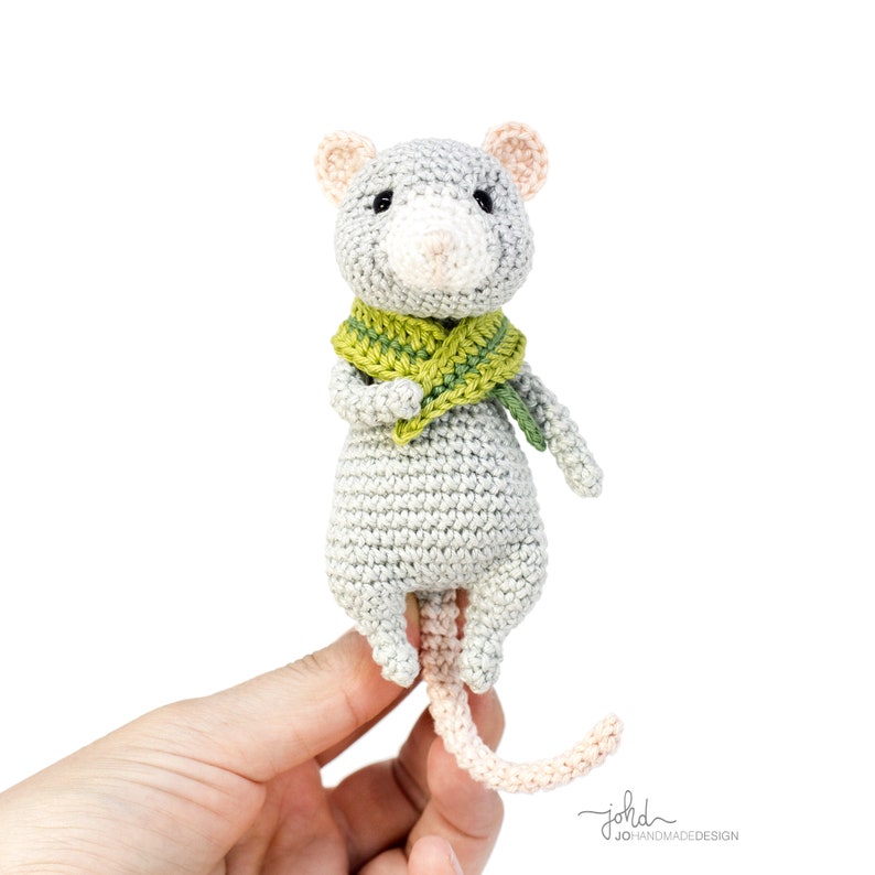 Mouse SALVATORE and the BLADE of GRASS crochet pattern image 3