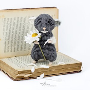 MOUSE CHLOE and the DAISY amigurumi pattern image 4