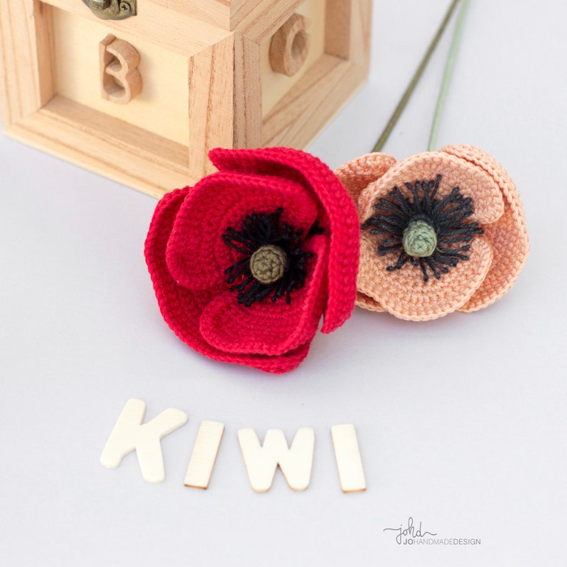 Kiwi and the Poppy PDF Crochet Pattern Siamese Mouse Amigurumi, Crochet Flower DIY image 6