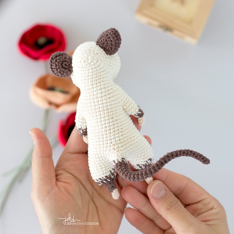 Kiwi and the Poppy PDF Crochet Pattern Siamese Mouse Amigurumi, Crochet Flower DIY image 2