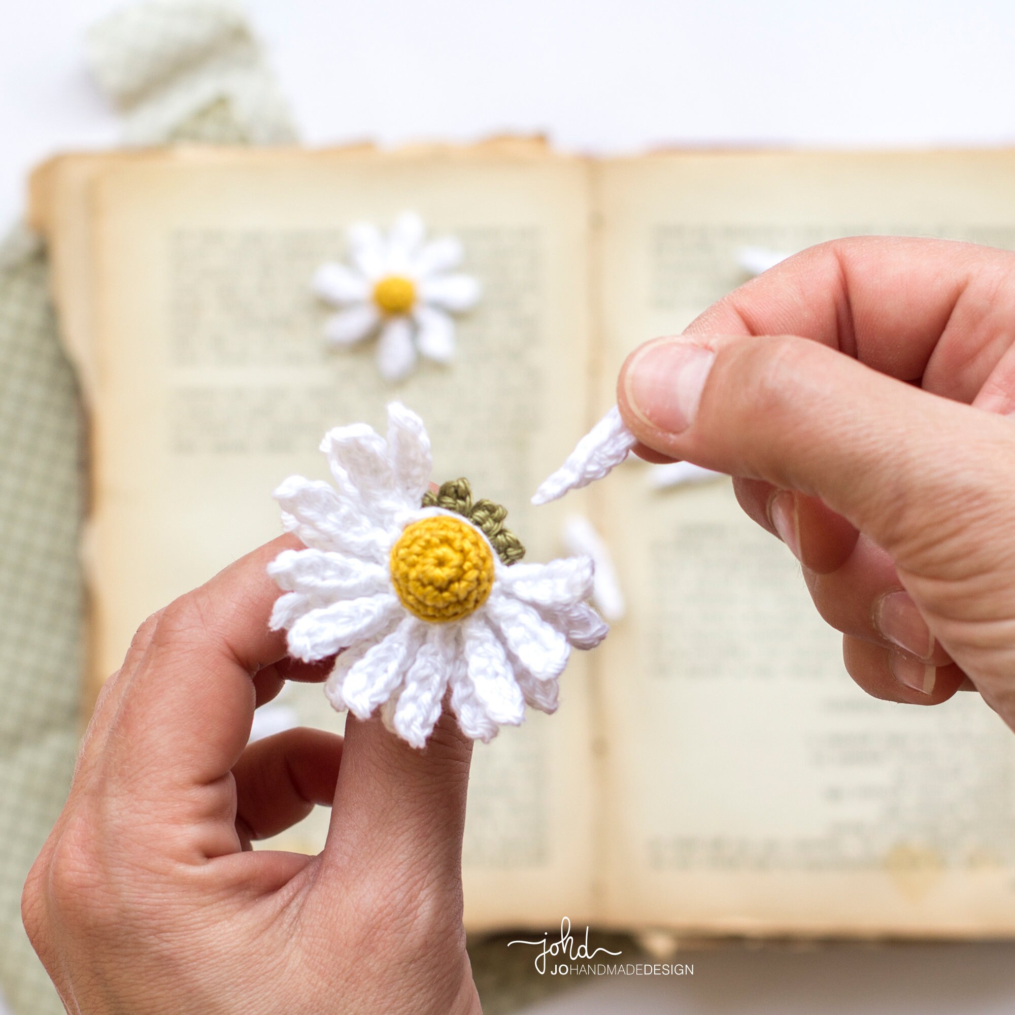 MOUSE CHLOE and the DAISY Amigurumi Pattern - Etsy