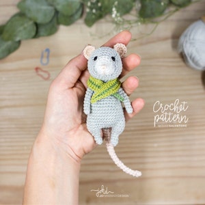 Mouse SALVATORE and the BLADE of GRASS crochet pattern