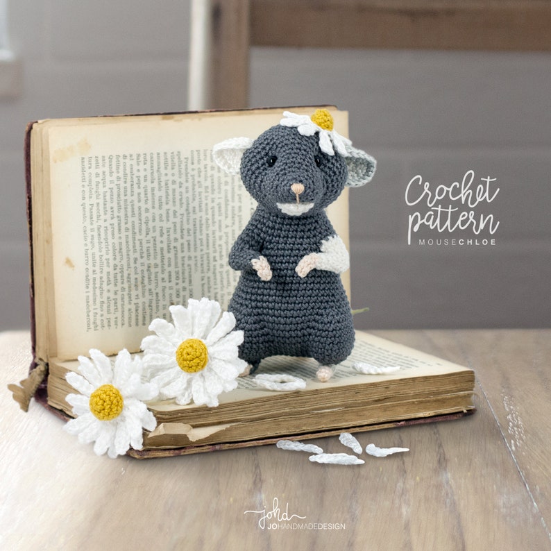 MOUSE CHLOE and the DAISY amigurumi pattern image 1
