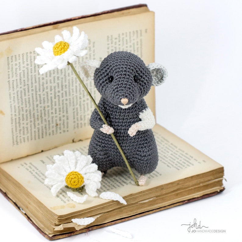 MOUSE CHLOE and the DAISY amigurumi pattern image 2