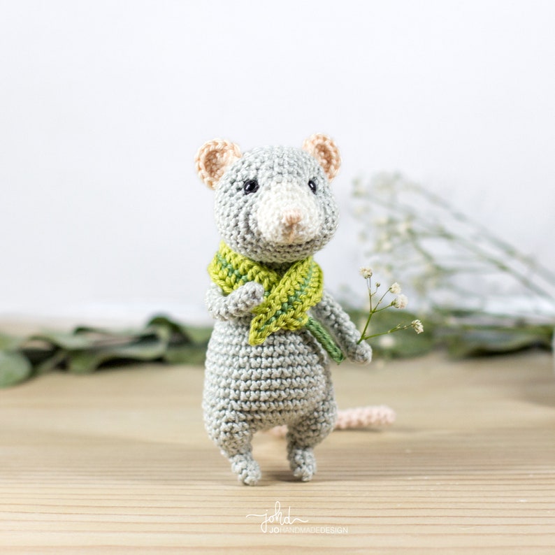 Mouse SALVATORE and the BLADE of GRASS crochet pattern image 5