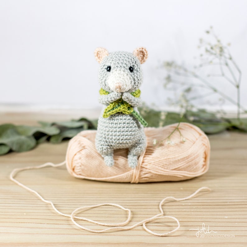 Mouse SALVATORE and the BLADE of GRASS crochet pattern image 8