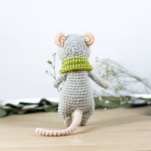 Mouse SALVATORE and the BLADE of GRASS crochet pattern image 6
