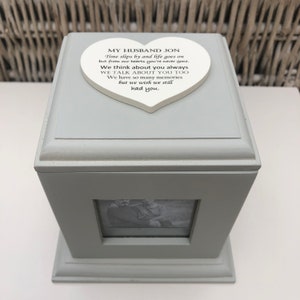 Gepersonaliseerde MEMORIAL in liefdevolle geheugen van man of vrouw / geliefde of enige naam. Foto Frame Cube Box Sterfgeval Verlies Sympathie