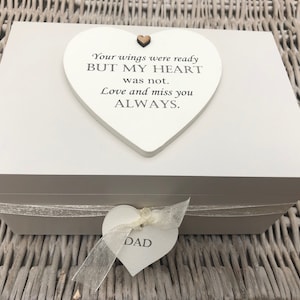 Personalisierte Shabby Chic Memory Box.. Trauerfall.. In Memory of A loved one DAD FATHER or Any name you would like Grandad Nanna etc