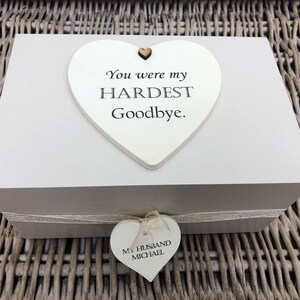 Personalisierte Erinnerungsbox im Shabby Chic Stil. Trauerfall.. VERLUST In Erinnerung an einen geliebten Ehemann oder einen beliebigen Namen, den Sie Grandad Nanna etc möchten