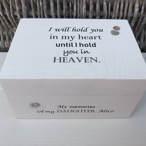 Shabby Chic personalisiertes Geschenk In Erinnerung an einen geliebten Menschen TOCHTER ~ Verlust von BABY ~ KIND Sohn irgendein Name .. .. Memory Box Trauerfall Verlust