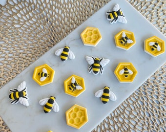 15 HONEY BEES EDIBLE Sugar Cupcake or Cake Toppers - Bee Decorations for Party Desserts, Birthdays, Spring Themed Party