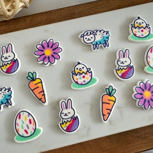 OSTEREIER DOODLE Sortiment - 12 Stück Cupcake oder Kuchen Toppers Essbare Süß Dekor - Osterhase, Lamm, Osterei, Gänseblümchen, Küken & Karotte