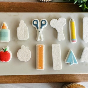 SCHOOL ESSENTIALS Back to School - Edible Sugar Decorations - 12 Pieces ...