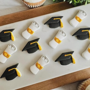 AFSTUDEERHOED en ROL Eetbare suikerdecoraties - 12 stuks cupcake- of caketoppers