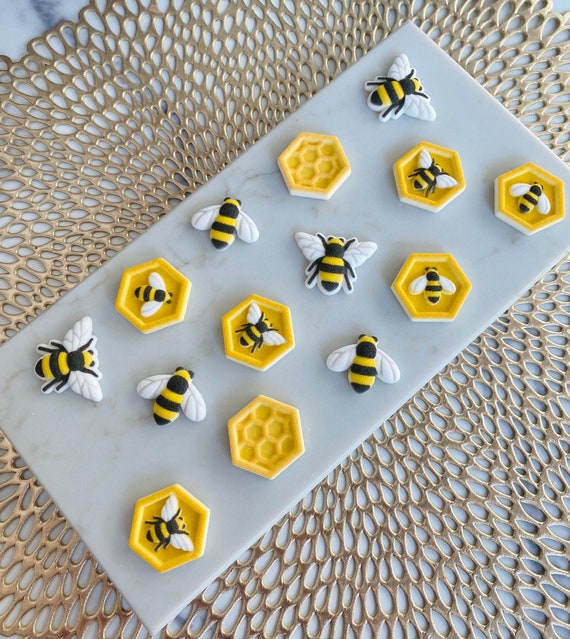 15 HONEY BEES EDIBLE Sugar Cupcake or Cake Toppers Bee Decorations for Party  Desserts, Birthdays, Spring Themed Party 