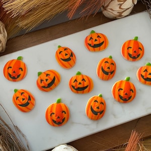 HAPPY JACK-O&#39;-LANTERN Kürbis Sortiment essbarer Zucker - 12 Teile Cupcake oder Kuchen Dekorationen für Halloween Partys