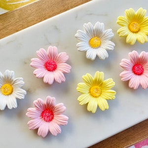 WHITE, PINK, YELLOW Daisy Gum Paste Flower Assortment - 12 Pieces Daisies Cupcake or Cake Toppers for Birthdays, Weddings, Mother&#39;s Day