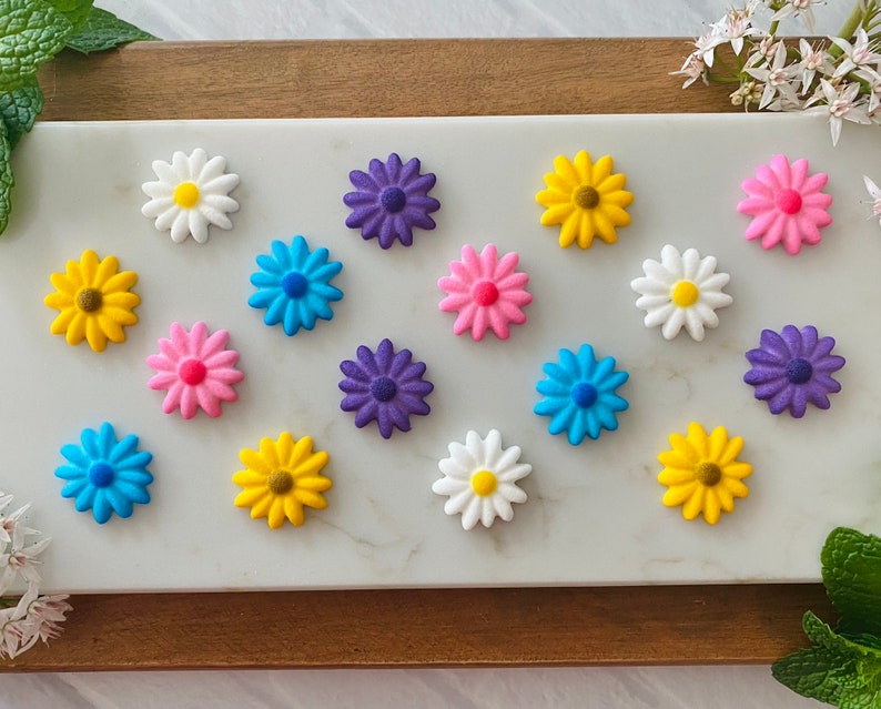 DAISY ASSORTMENT Edible Sugar Decorations 20 Pieces Cupcake or Cake Toppers Spring, Mother's Day Floral Decorations image 2