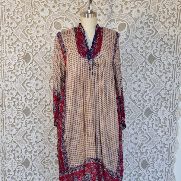 Beige und Rote Geblümte Indische Gaze Baumwolle und Lurex Kleid