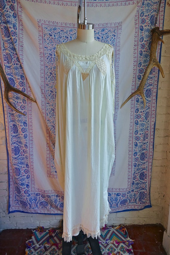Pale Green Cotton and Lace Nightgown