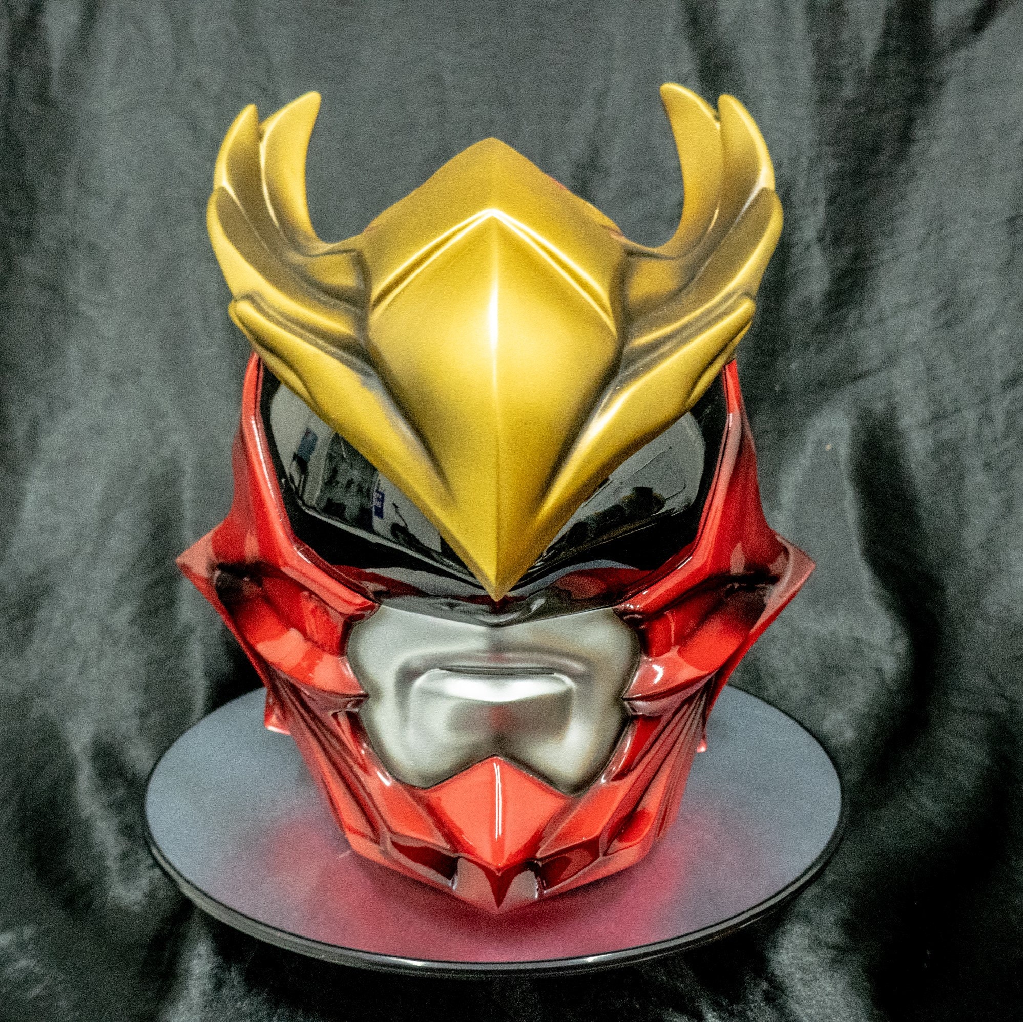 【美品・即日発送・塗装済み】仮面ライダーギルス コスプレ用マスク／ヘルメット Amazon.co.jp: [EINI] 仮面ライダー コスプレ マスク ヘルメット
