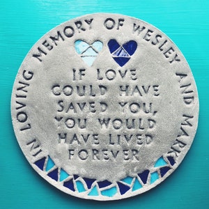 Trittstein mit Mosaik-Glasrand + Herz (groß) blau, individuell gestaltbar