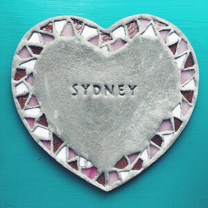 personalized garden stepping stone with mosaic glass rim (heart) pink