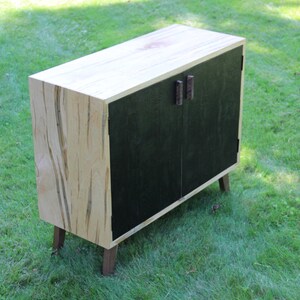 Mediados de siglo queman gabinete lateral de puerta Ambrosia | Etsy