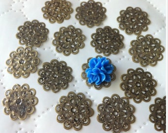 40 pcs 18 mm filigree pendants, Antique bronze, filigree,connector,antique bronze Links,brass base setting, Great for resin cabochon flower,